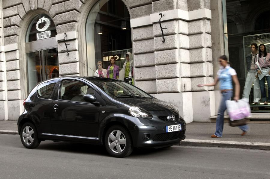  Toyota Aygo 2005 года  (фото 43 из 102)
